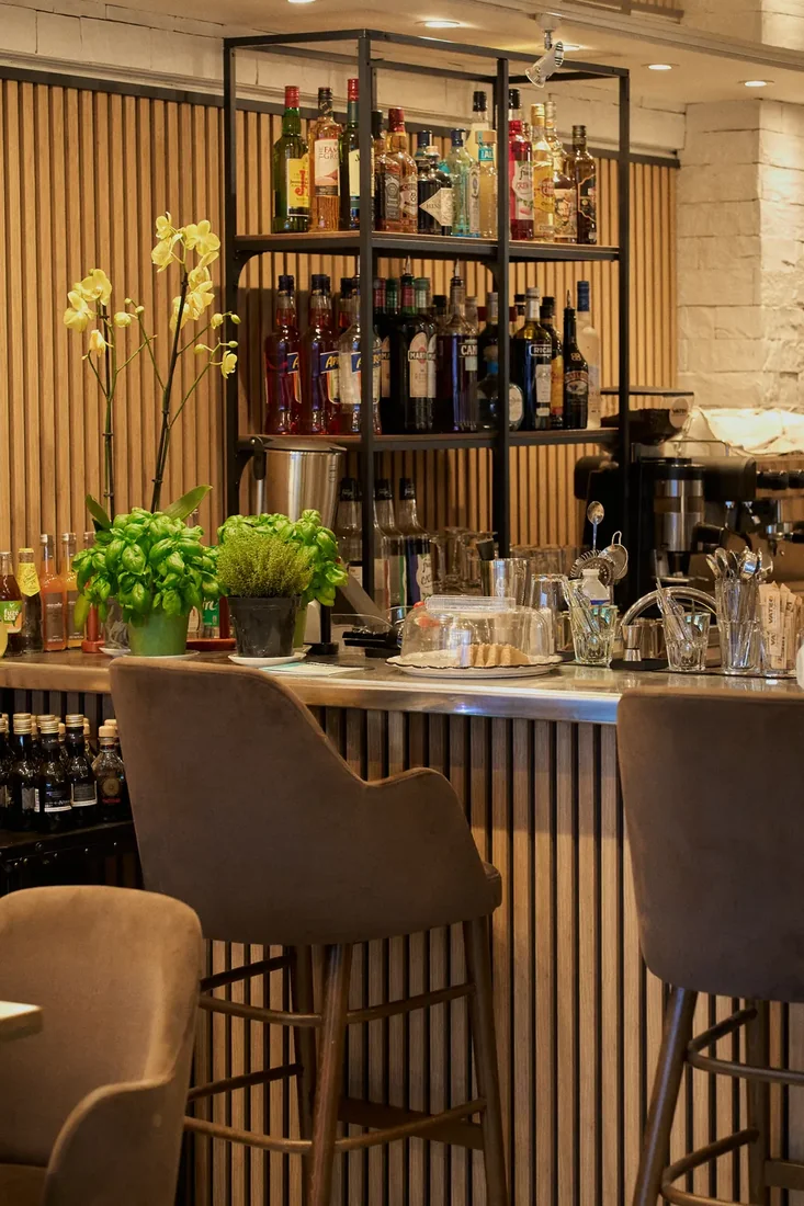 Le bar de La Table de Lalia et ses bouteilles