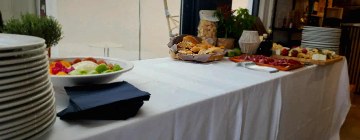 Buffet de réception dressé par La Table de Lalia